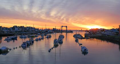 House for 6, 200m from the port and the beach