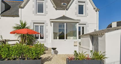 House for 6, 200m from the port and the beach