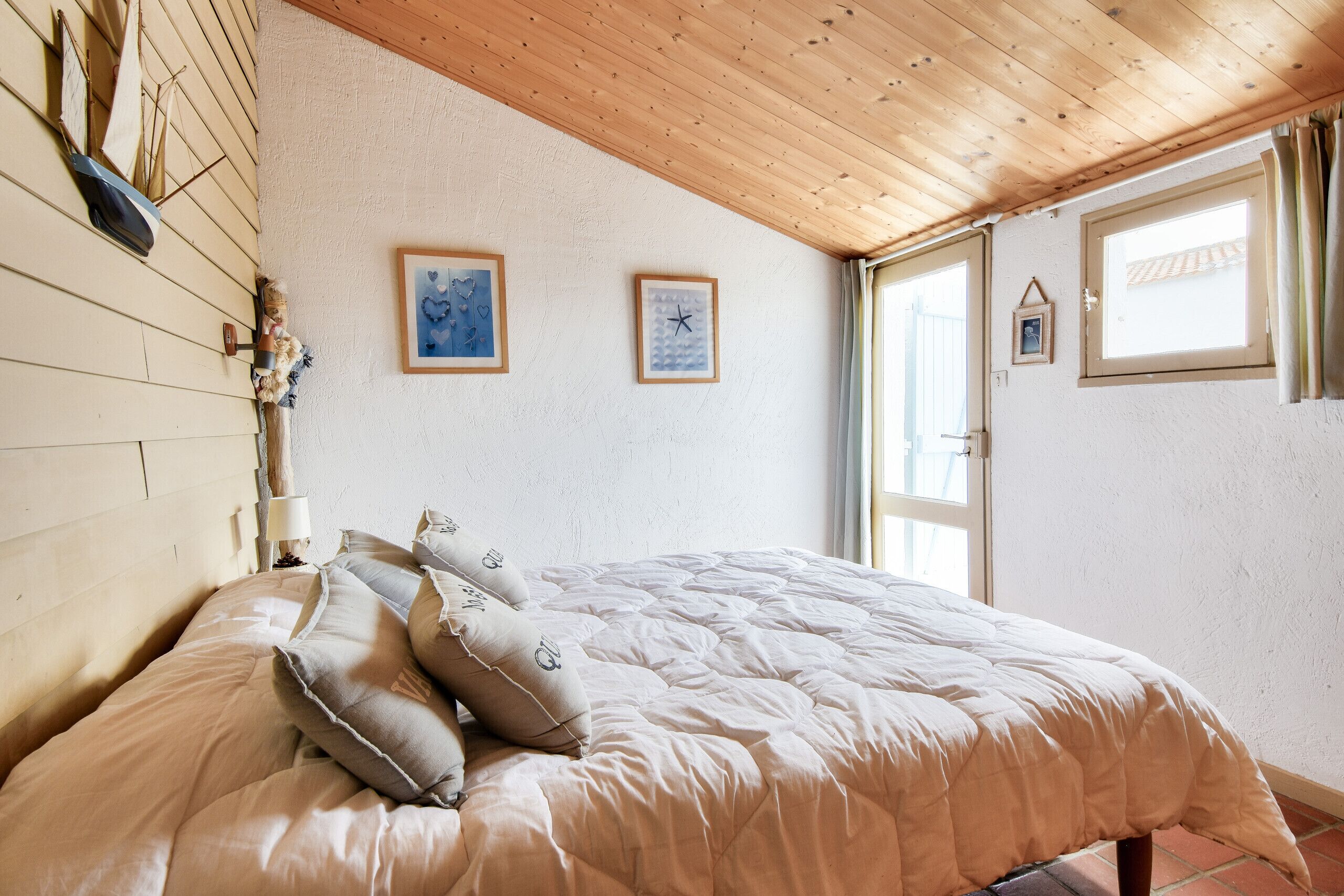 4 bedrooms, iron/ironing board, WiFi (free)