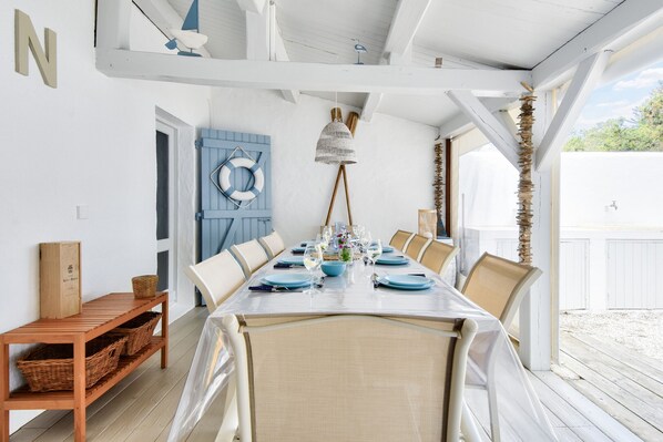 Outdoor dining