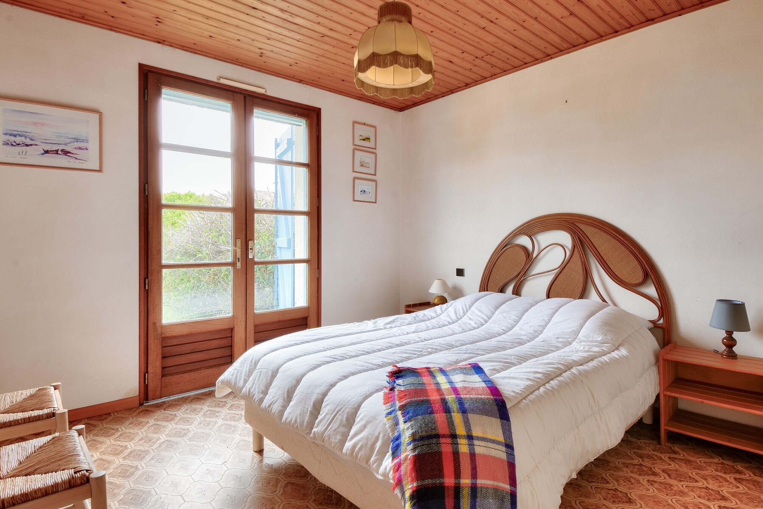 3 chambres, fer et planche à repasser