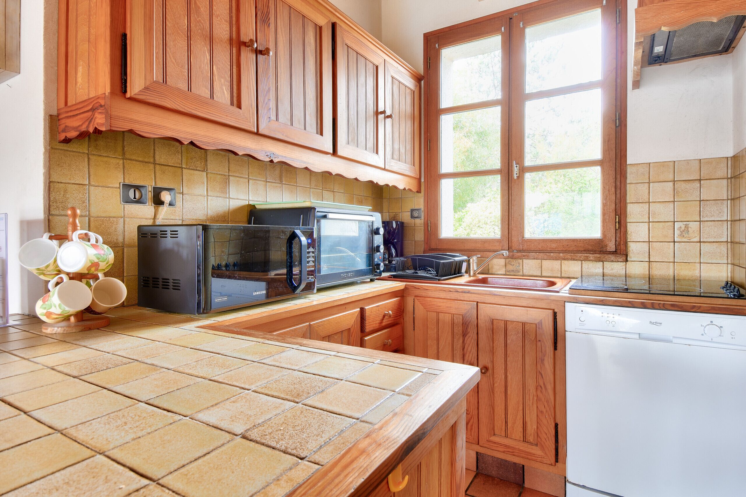 Réfrigérateur, micro-ondes, four, lave-vaisselle