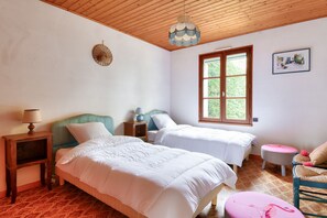 3 bedrooms, iron/ironing board