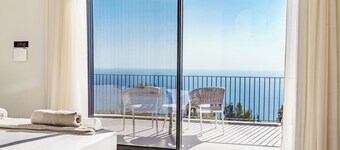 Villa Pefko: Forest retreat near top beaches – private & serene