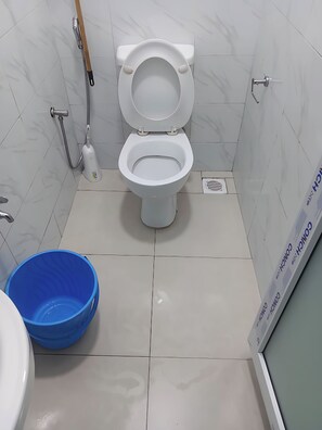 Dusche, Handtücher, Seife, Toilettenpapier