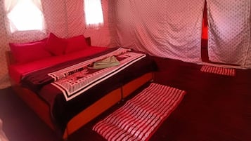 Barraca luxo, vista para a montanha | 1 quarto, espaço de trabalho para notebook