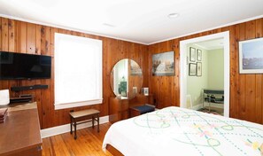 3 bedrooms, desk, iron/ironing board, free WiFi - Sea Bird - Amazing Retro Beach Cottage - 3 BR (Topsail Beach)