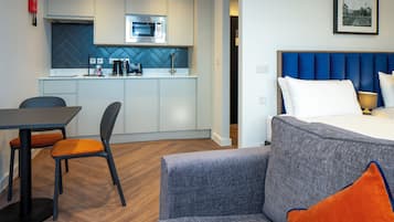 Standard Studio, 2 Single Beds | Laptop workspace, iron/ironing board, free WiFi, bed sheets