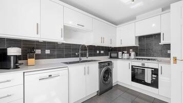 Mikroaaltouuni, uuni, liesi, astianpesukone