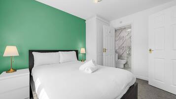 3 chambres, fer et planche à repasser, Wi-Fi, draps fournis