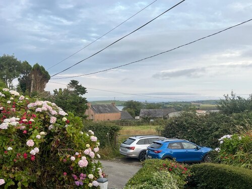 Welcoming 3-bedroom cottage with WiFi in Cork