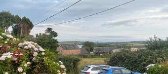 Welcoming 3-bedroom cottage with WiFi in Cork