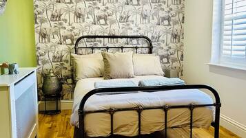 2 bedrooms, desk, iron/ironing board, travel cot