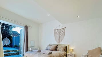 2 habitaciones, tabla de planchar con plancha, cuna de viaje y wifi