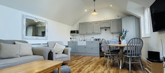 New - No3 Little Eaton - By the Sea - FREE Parking