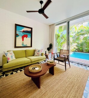 42-cm Smart TV with cable channels - SolVanya by evaddo stays (Siolim)