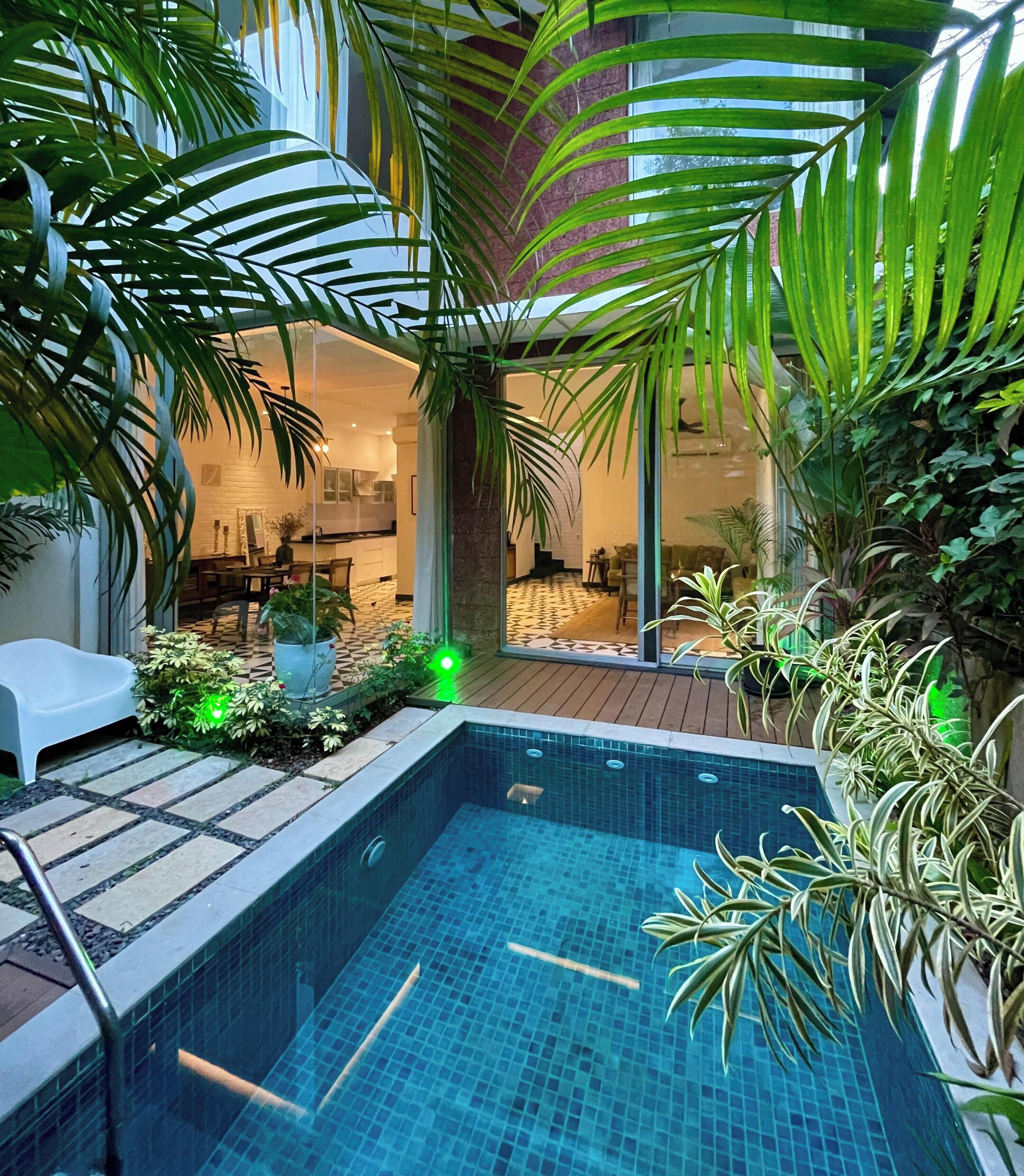 Una piscina cubierta