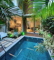 Una piscina techada