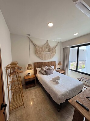 2 bedrooms, desk, iron/ironing board, WiFi