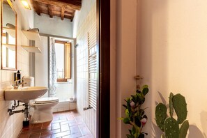 Superior Room, City View | View from room - Massa Alta B&B e Appartamenti (Massa Marittima)
