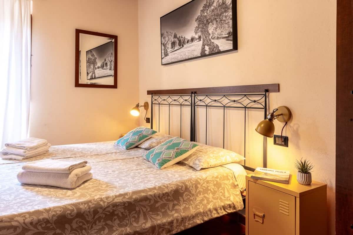 1 chambre, décoration personnalisée, ameublement personnalisé, bureau