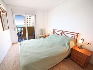 2 bedrooms, iron/ironing board, Internet, bed sheets