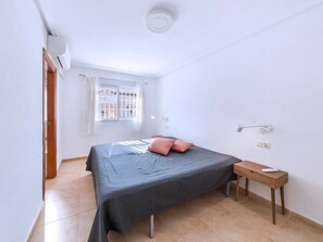 2 chambres, fer et planche à repasser, accès Internet, draps fournis