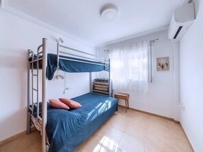 2 chambres, fer et planche à repasser, accès Internet, draps fournis