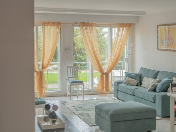 TV - Central apartment with large terrace, garage, and WIFI (Les Sables-d'Olonne)