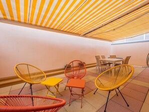 Outdoor dining - Central apartment with large terrace, garage, and WIFI (Les Sables-d'Olonne)