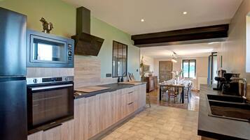 Fridge, microwave, dishwasher