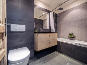 Séchoir à cheveux, serviettes fournies