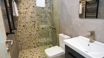 Family Quadruple Room | Bathroom