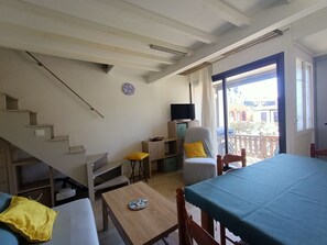 TV - Charming T3 in Cap Coudalère with private parking (Le Barcarès)