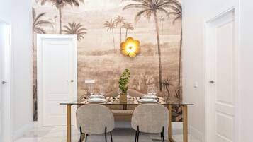 Appartement (3 Bedrooms) | Dineren in de kamer