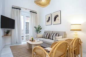 Apartment (3 Bedrooms) | Living area - Cozy 3BD in Seville Center. Alfalfa (Seville)