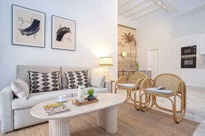 Apartment (3 Bedrooms) | Living area - Cozy 3BD in Seville Center. Alfalfa (Seville)