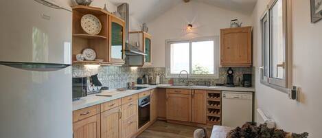 Réfrigérateur, four à micro-ondes, lave-vaisselle