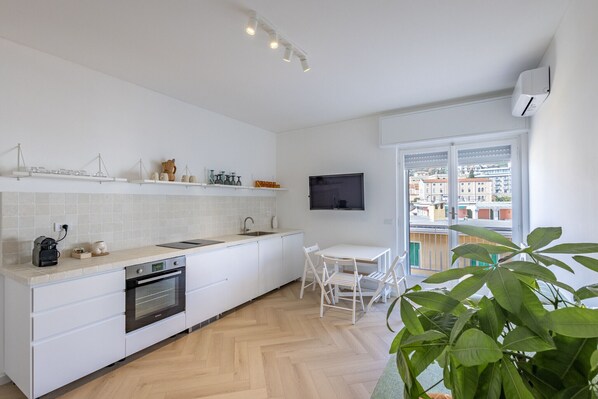 Fridge, microwave, oven, dishwasher