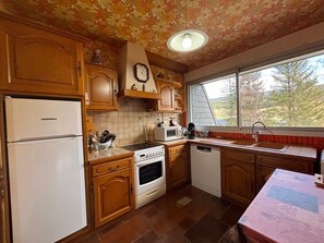 Fridge, dishwasher - Character house in Autrans, 4 bedrooms, 7 pers, serene with mountain views (Méaudre)
