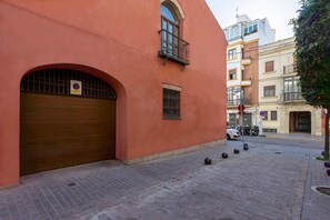 Parking - Exclusive House in Seville. Antonia Díaz (Seville)