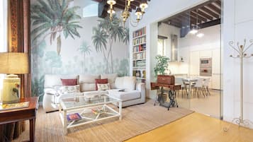 Leilighet (3 Bedrooms) | Oppholdsområde | TV