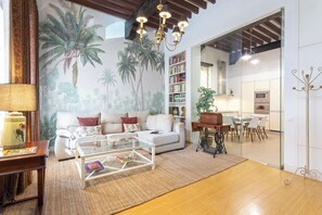 Apartment (3 Bedrooms) | Living area | TV