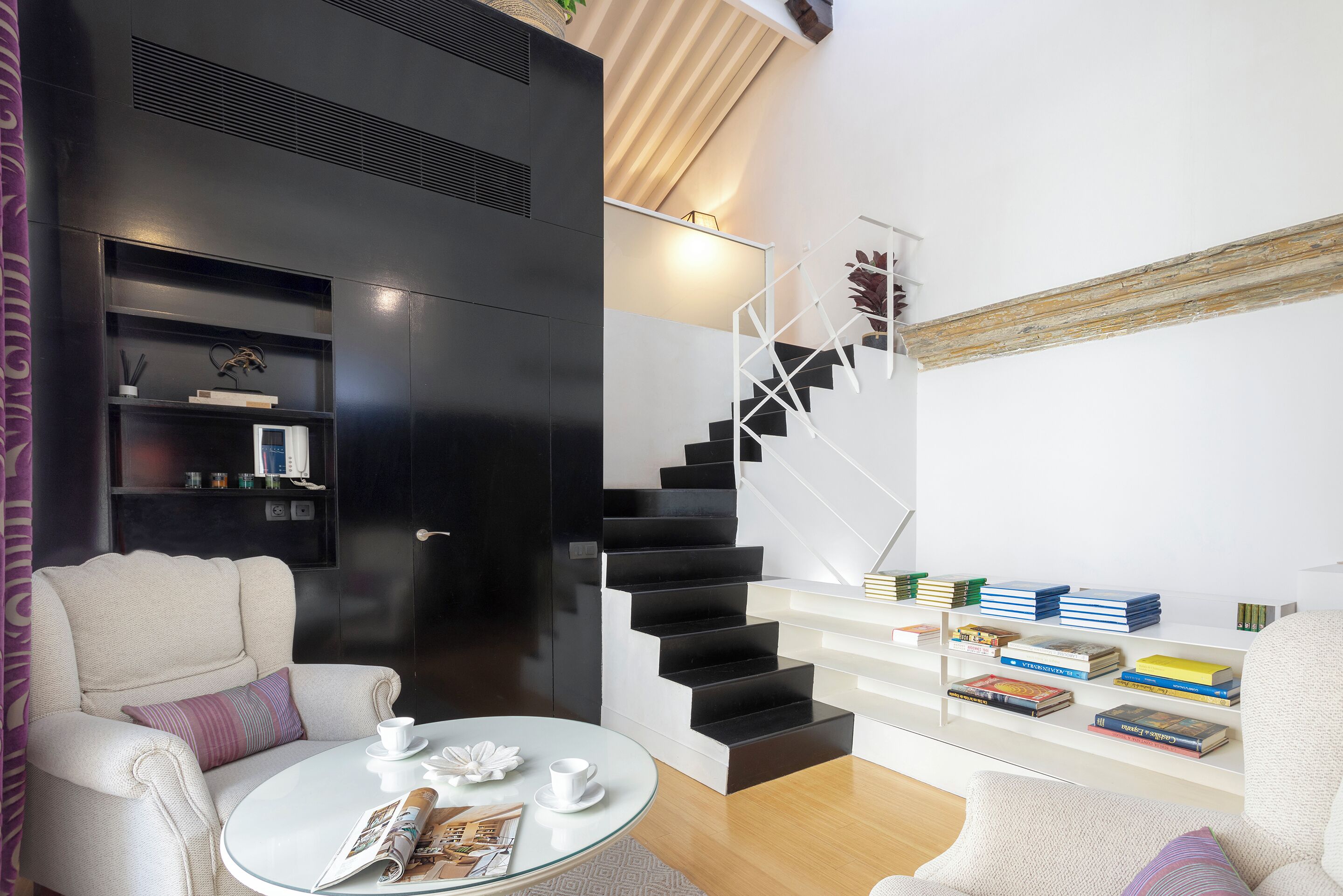 Apartment (3 Bedrooms) | Wohnbereich | Fernseher