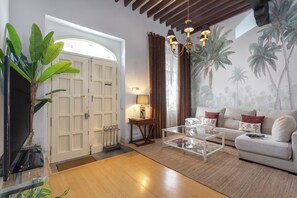 Apartment (3 Bedrooms) | Living area | TV - Exclusive House in Seville. Antonia Díaz (Seville)