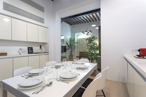 Fridge, microwave, oven, stovetop - Exclusive House in Seville. Antonia Díaz (Seville)