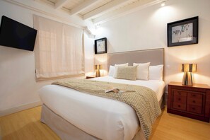 Apartment (3 Bedrooms) | 3 bedrooms, iron/ironing board, free cribs/infant beds, free WiFi