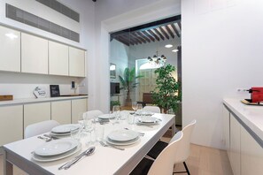 Appartement (3 Bedrooms) | Dineren op de kamer