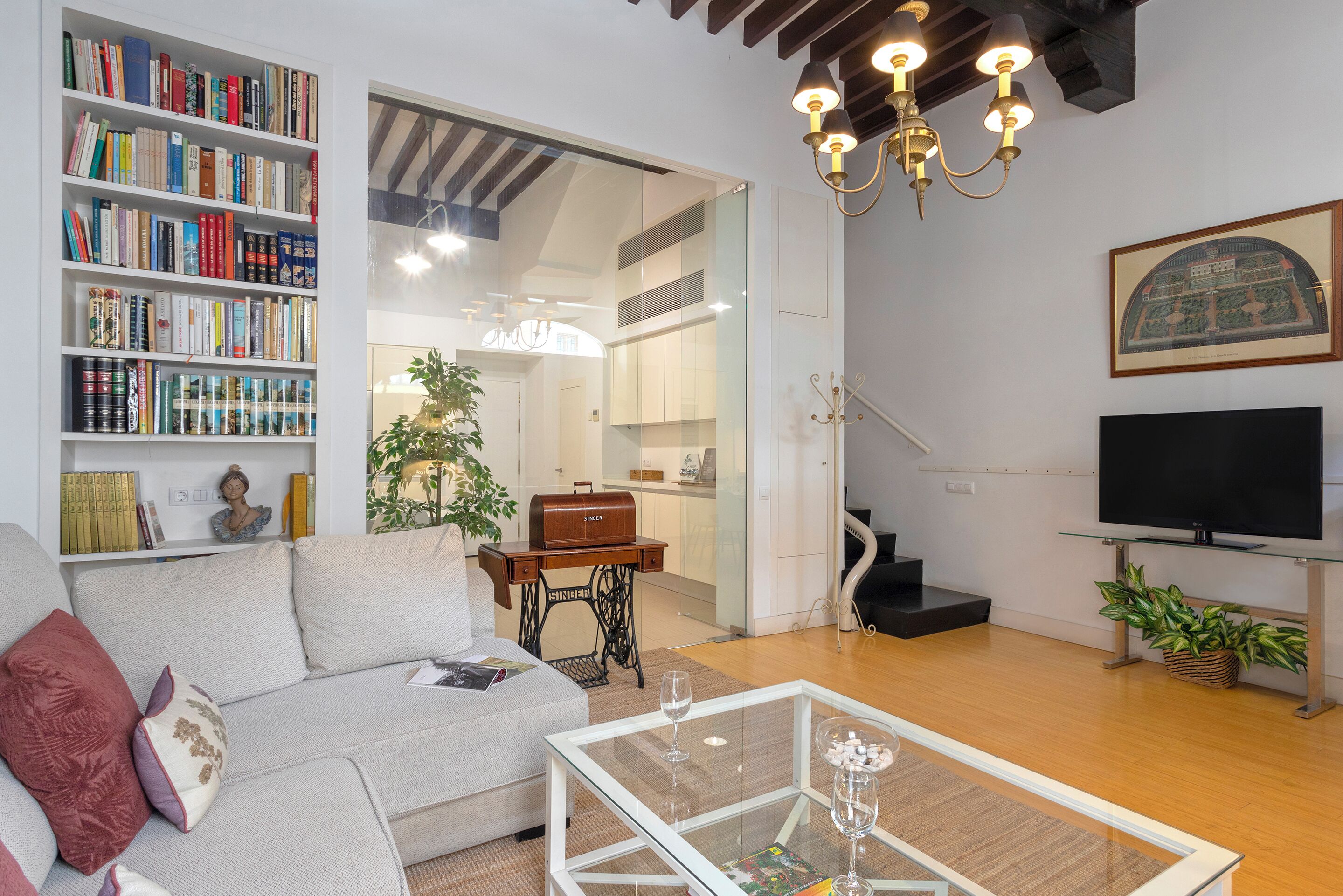 Apartment (3 Bedrooms) | Living area | TV