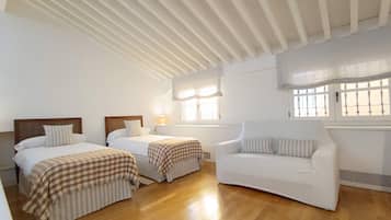 3 chambres, fer et planche à repasser, lits bébé (gratuits)